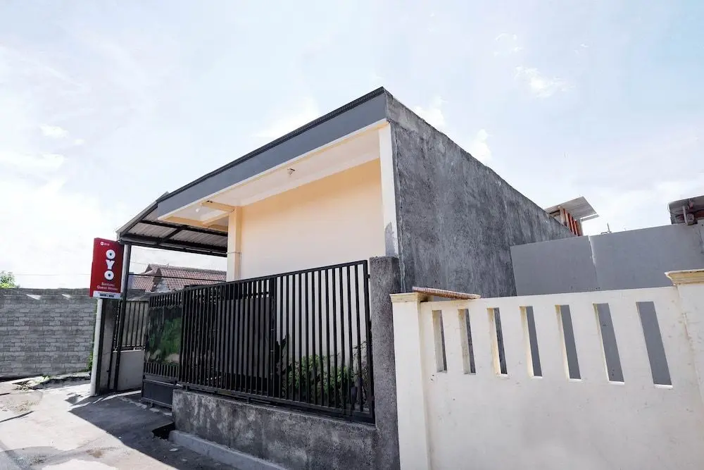 Картасура: Oyo 2258 Santana Guest House