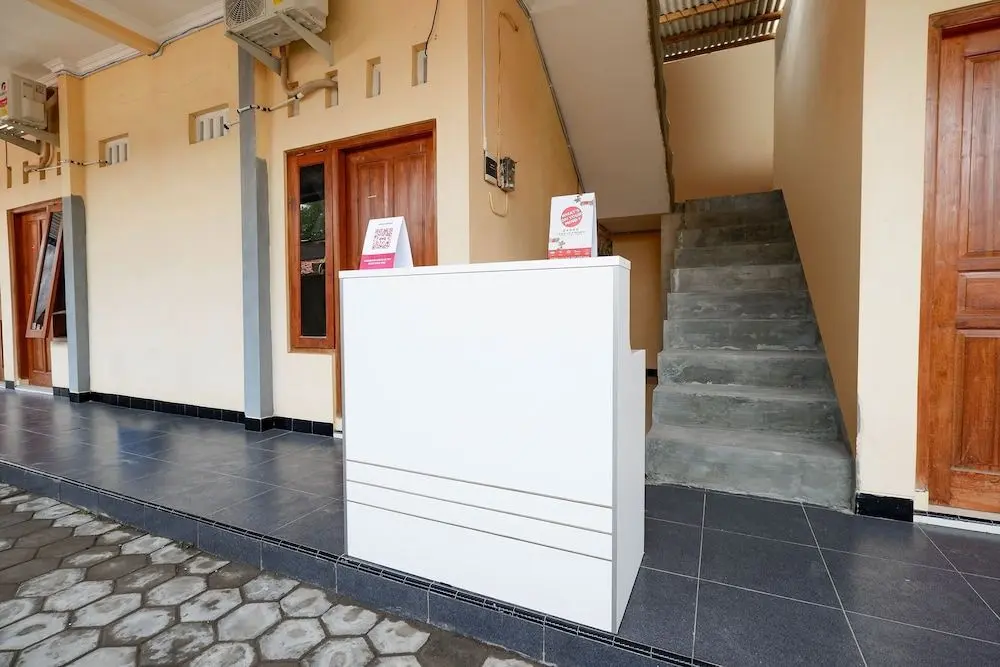 Картасура: Oyo 2258 Santana Guest House