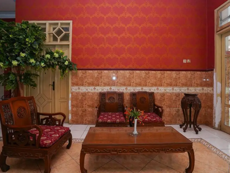 Травас: Graha Surya Palace