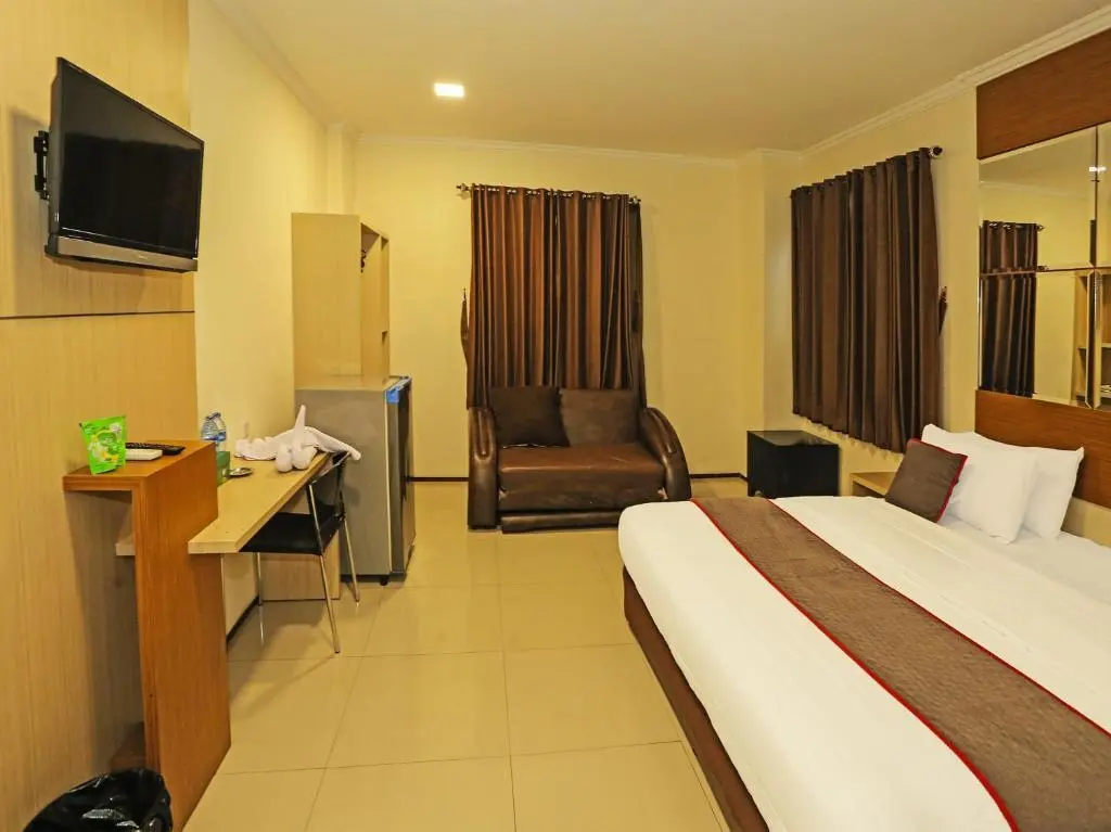 Южный Тангеранг: Sans Hotel Fiducia Serpong