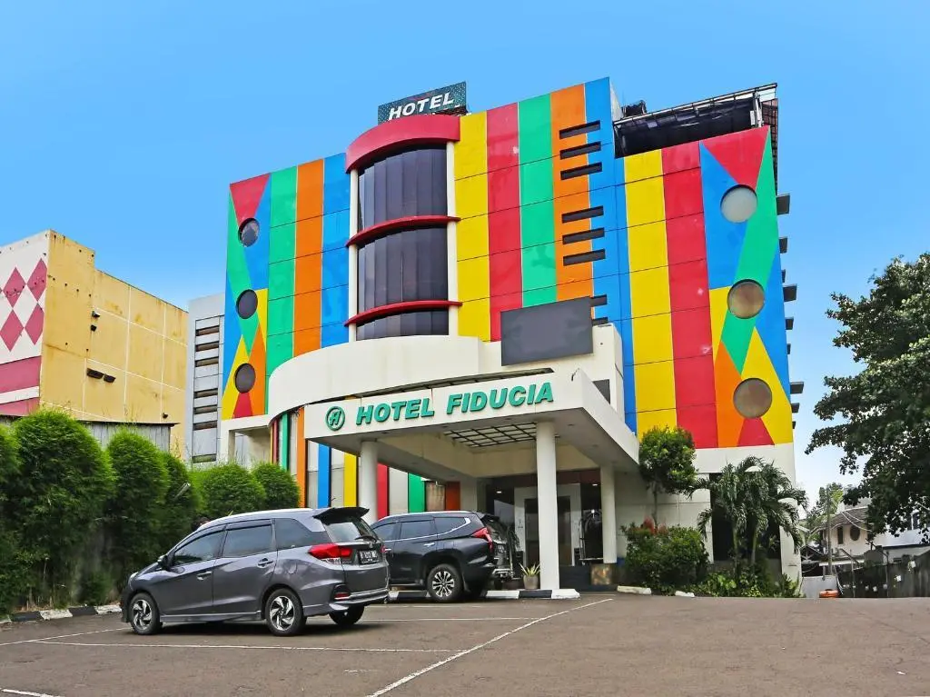 Южный Тангеранг: Sans Hotel Fiducia Serpong