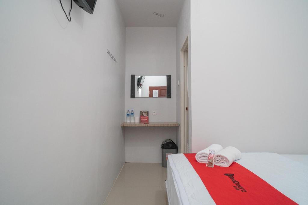 Банджармасин: RedDoorz Syariah near Jalan Ahmad Yani Banjarmasin 3