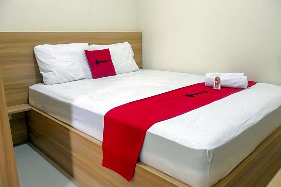 Ngaglik: RedDoorz near Jombor Bus Station