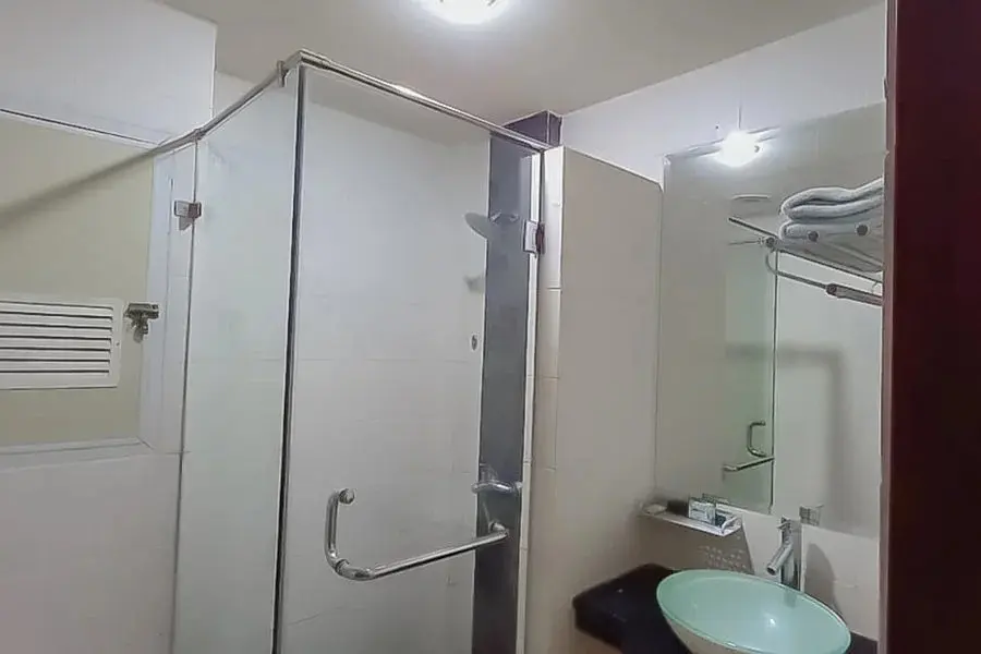 Читарингул: RedDoorz Premium @ Hotel Green Wattana Sentul