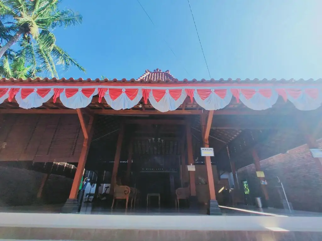Парангтритис: Lumintu Guest House Syariah
