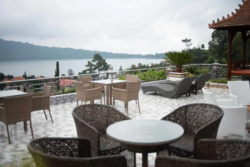 Батурити: hotel de danau lake view