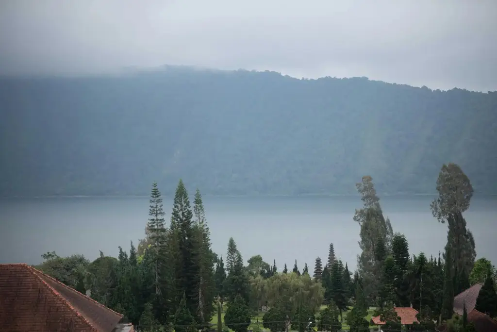 Батурити: hotel de danau lake view