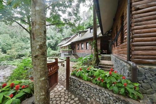 Сореанг: Taman Wisata Bougenville