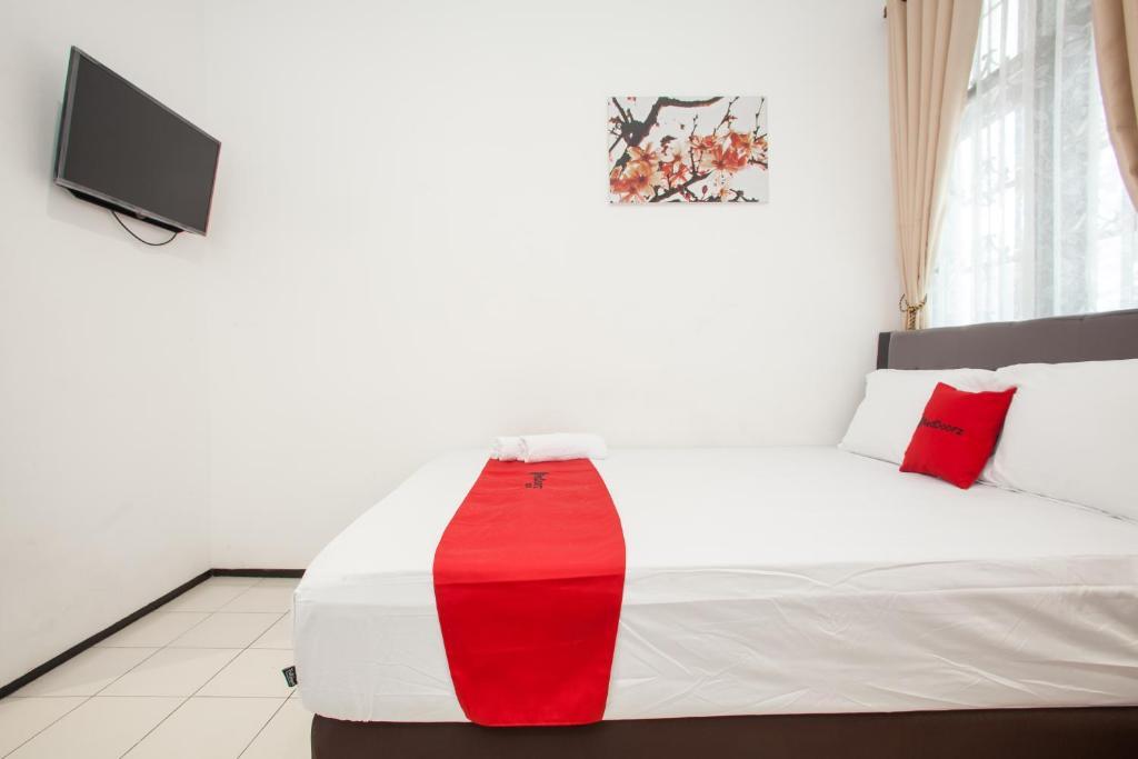 Маланг: RedDoorz near Sanan Malang