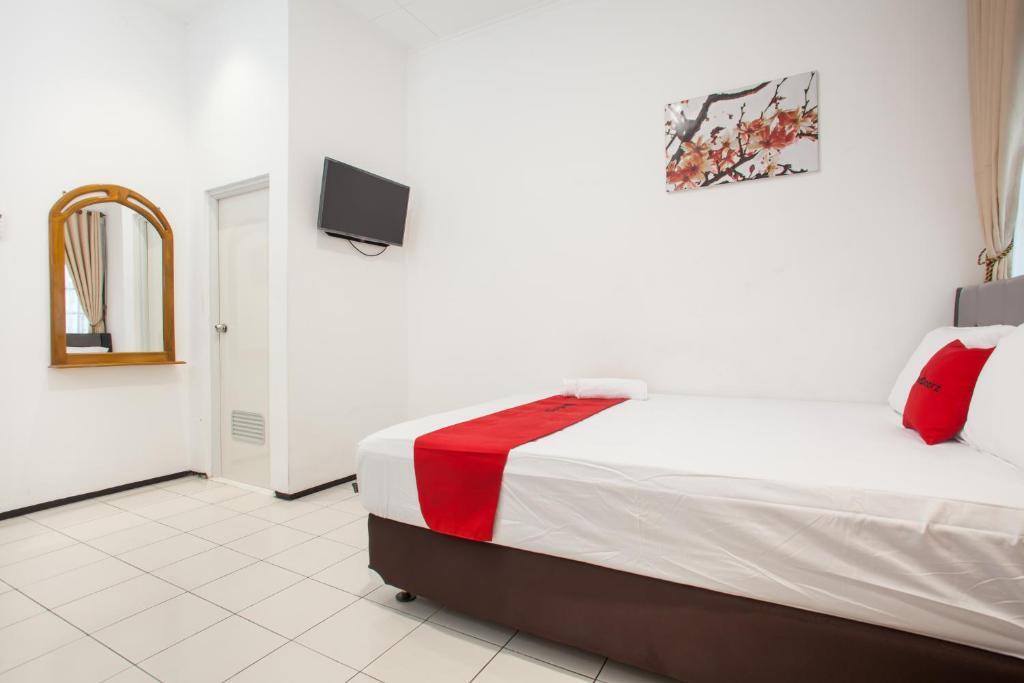 Маланг: RedDoorz near Sanan Malang