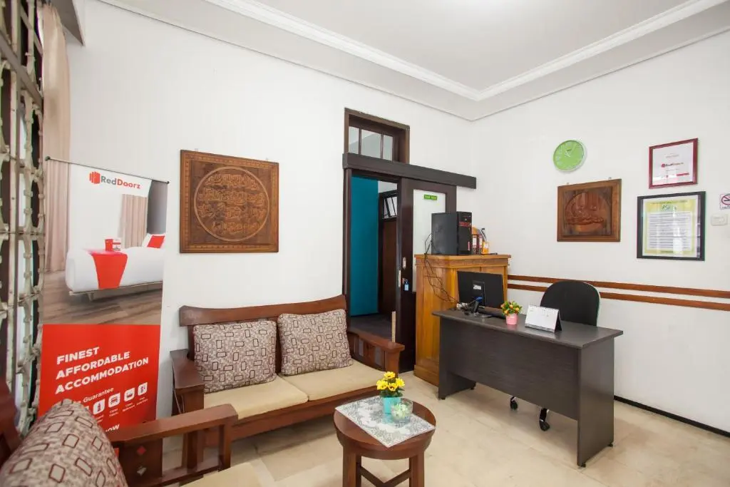 Маланг: RedDoorz near Sanan Malang
