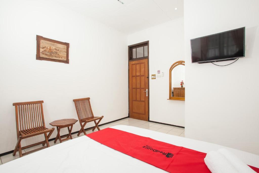 Маланг: RedDoorz near Sanan Malang