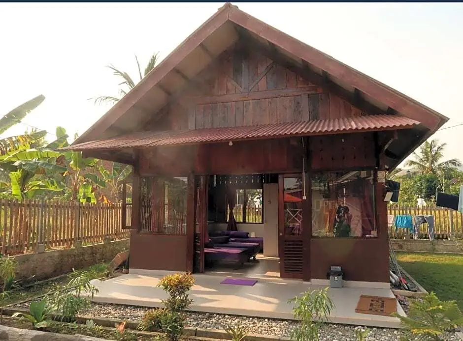 Сикакак: Arya Surf Camp