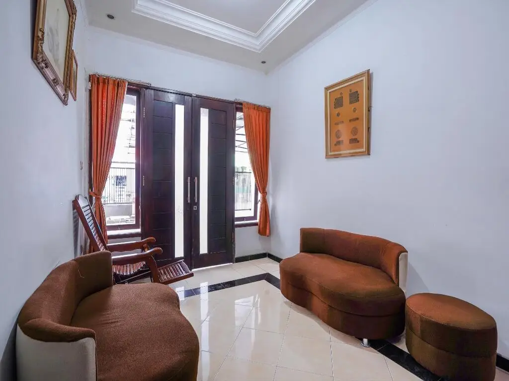 Сурабая: OYO Flagship 90524 Holistay Surabaya