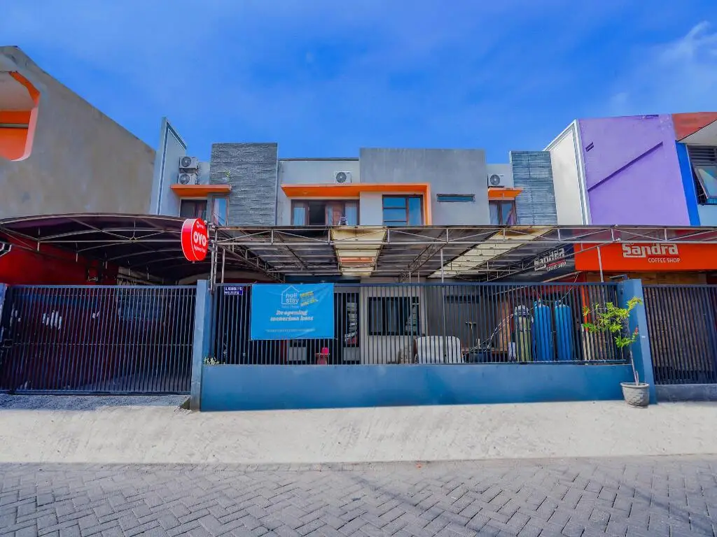 Сурабая: OYO Flagship 90524 Holistay Surabaya