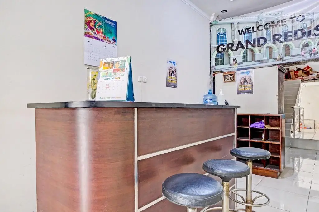 Маланг: OYO 90544 Grand Redisa