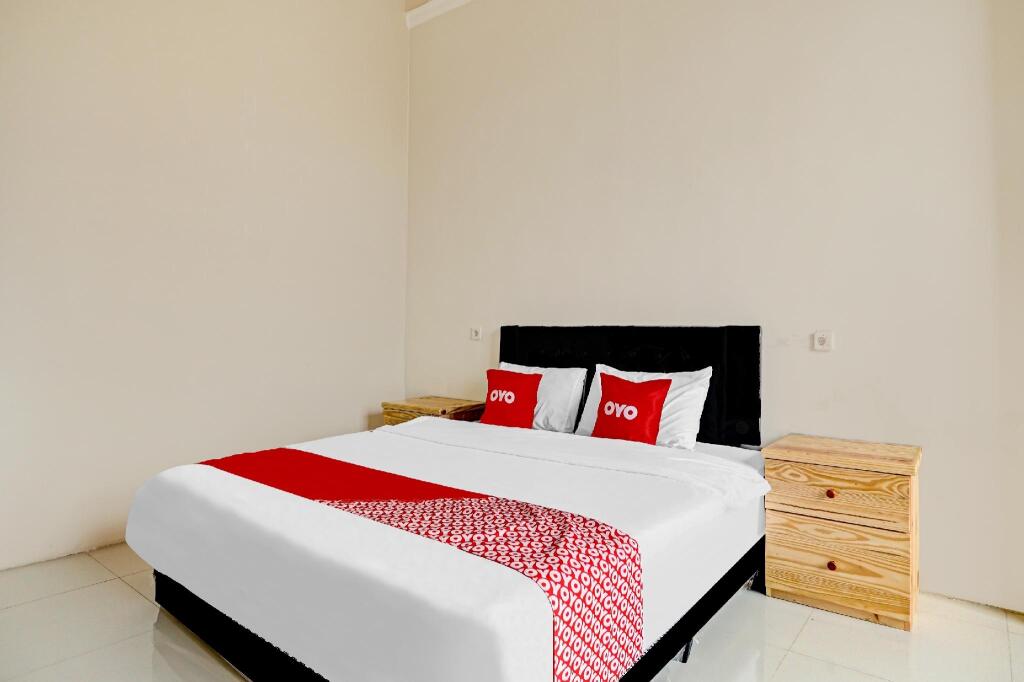 Маланг: OYO 90544 Grand Redisa