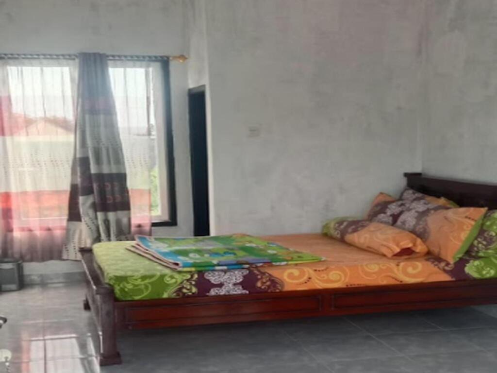 Бира: Penginapan Risma Ratu Indah