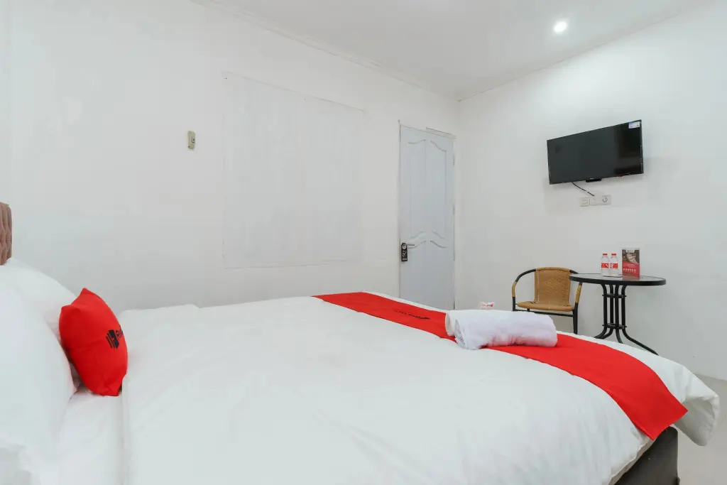 Джакарта: RedDoorz Syariah near Universitas Borobudur