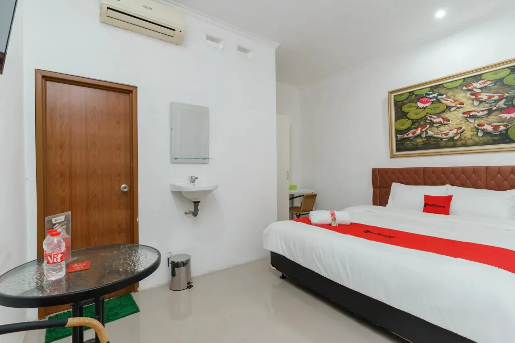 Джакарта: RedDoorz Syariah near Universitas Borobudur