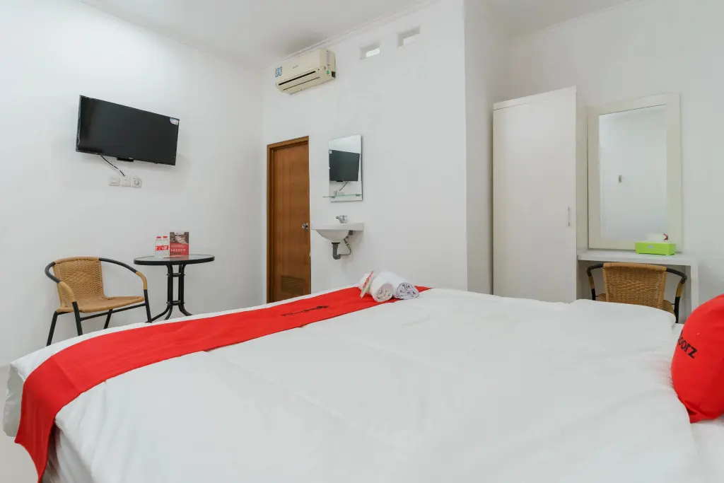 Джакарта: RedDoorz Syariah near Universitas Borobudur