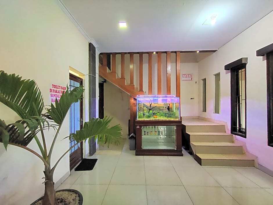 Лембанг: Penginapan Family Raya Lembang by ZUZU