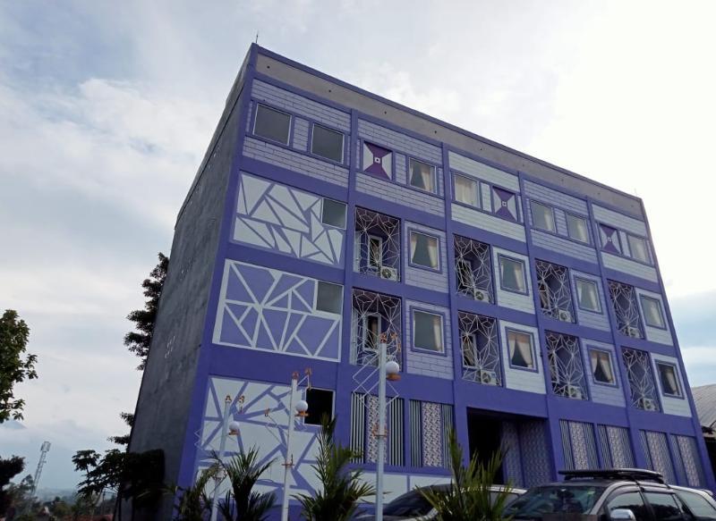 Гарут: Ungu Hotel Garut by ZUZU
