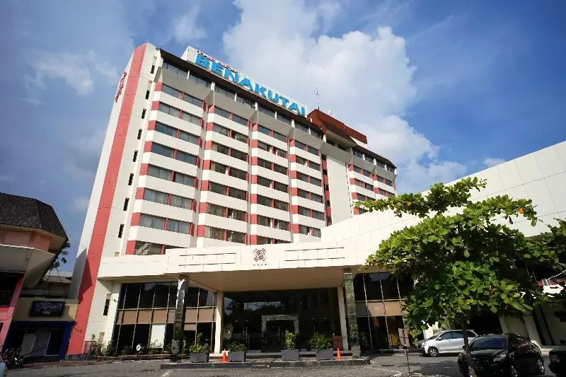Баликпапан: Capital O 1963 Hotel The New Benakutai