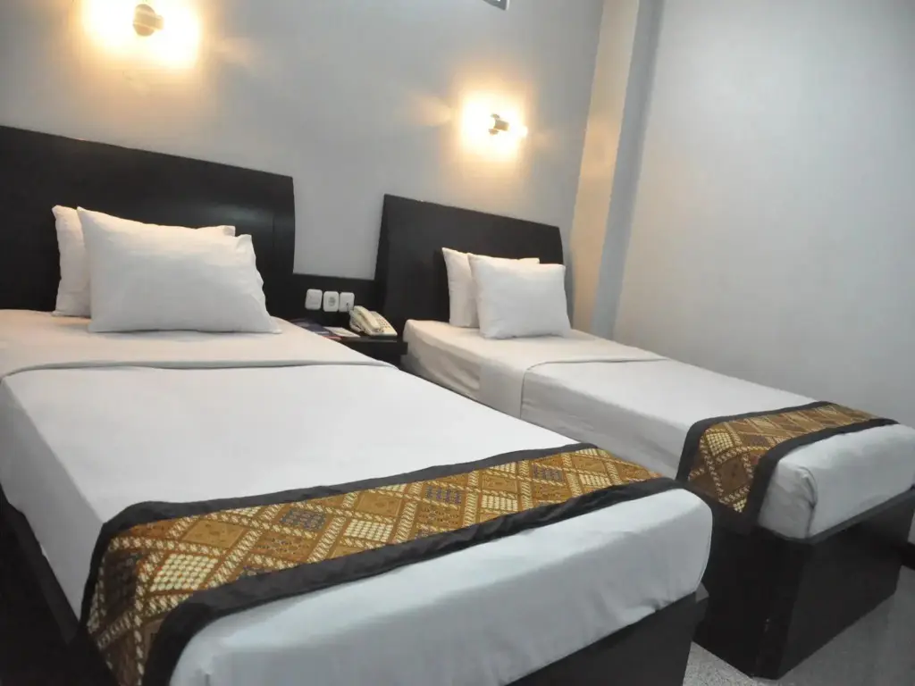 Тегал: Riez Palace Hotel