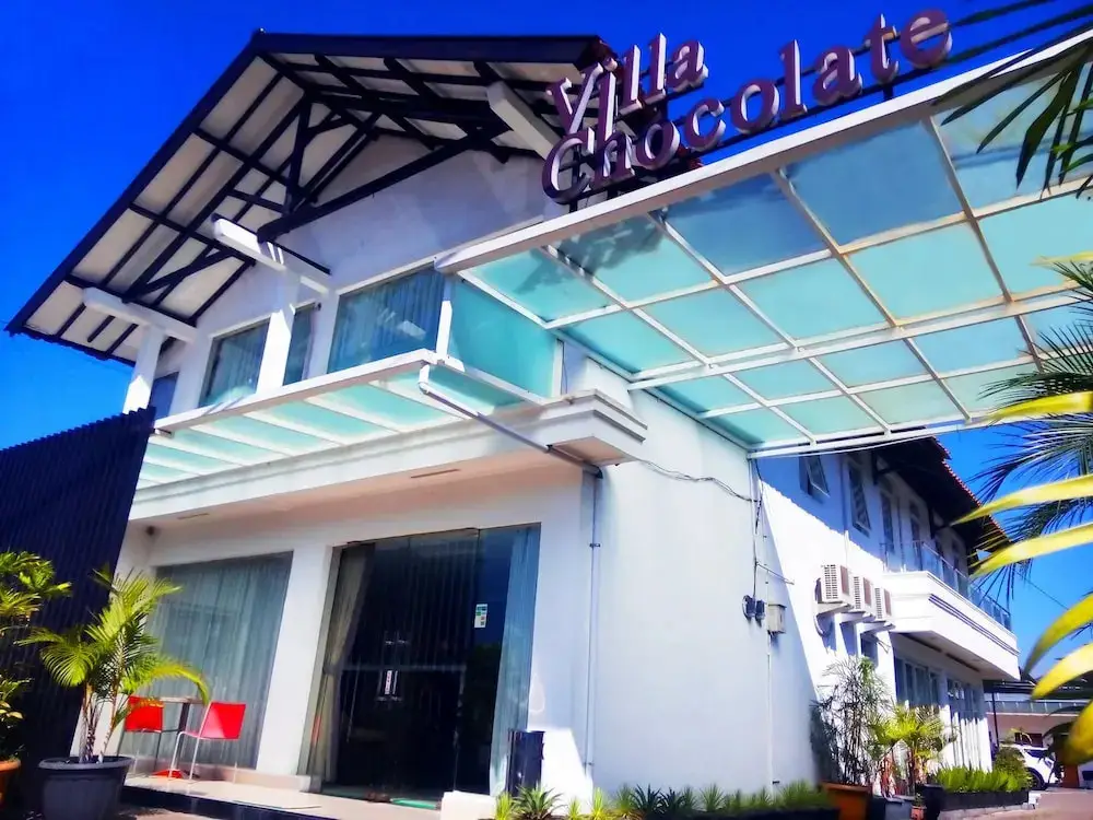 Паромпонг: Villa Chocolate