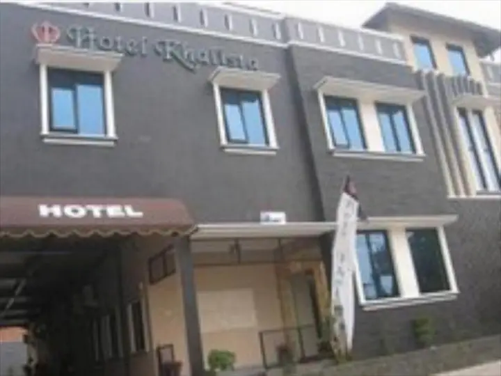 Караванг: Hotel Khalista