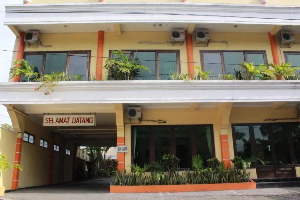 Блора: Hotel Ronggolawe