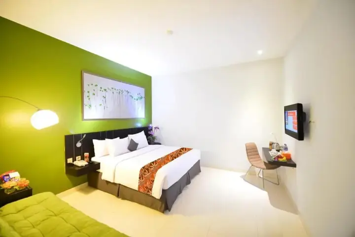 Тангеранг: J hotel