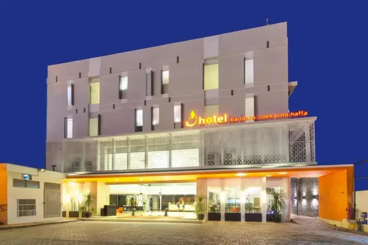 Тангеранг: J hotel