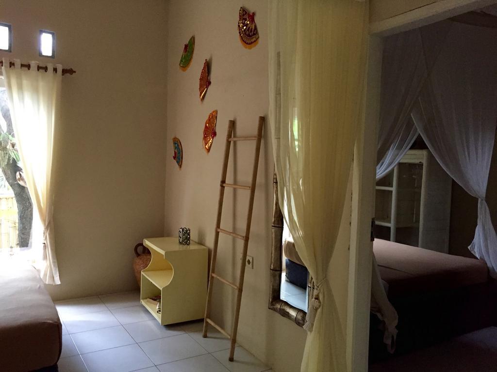 Гили Траванган: Happy House Bungalows