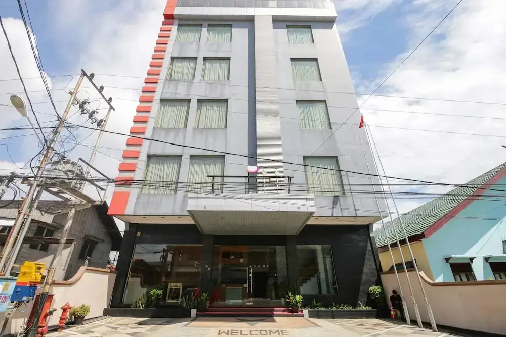 Idola Hotel — фото 1