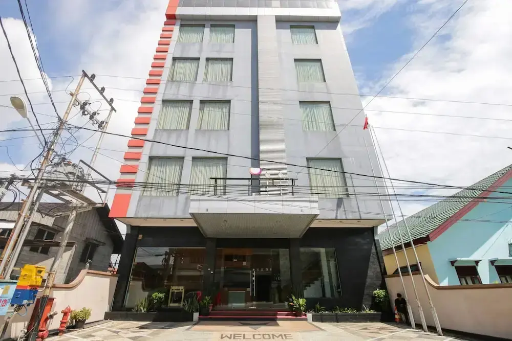 Сампит: Idola Hotel