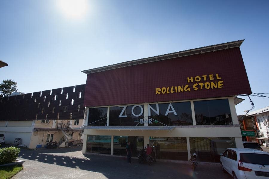 Сурабая: Hotel Rolling Stone by RedDoorz