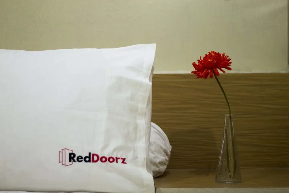 Сурабая: Santo Guest House by RedDoorz