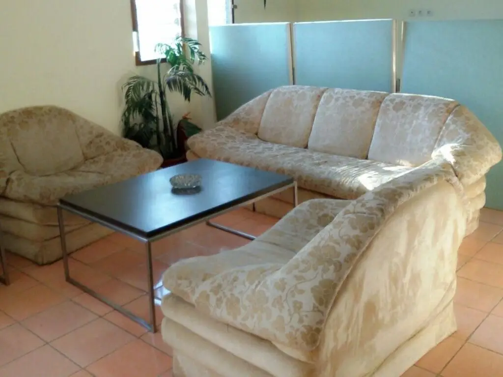 Тангеранг: Kost CMC