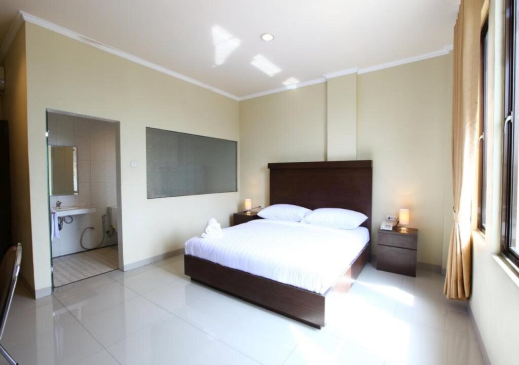 Тангеранг: Joe Hotel