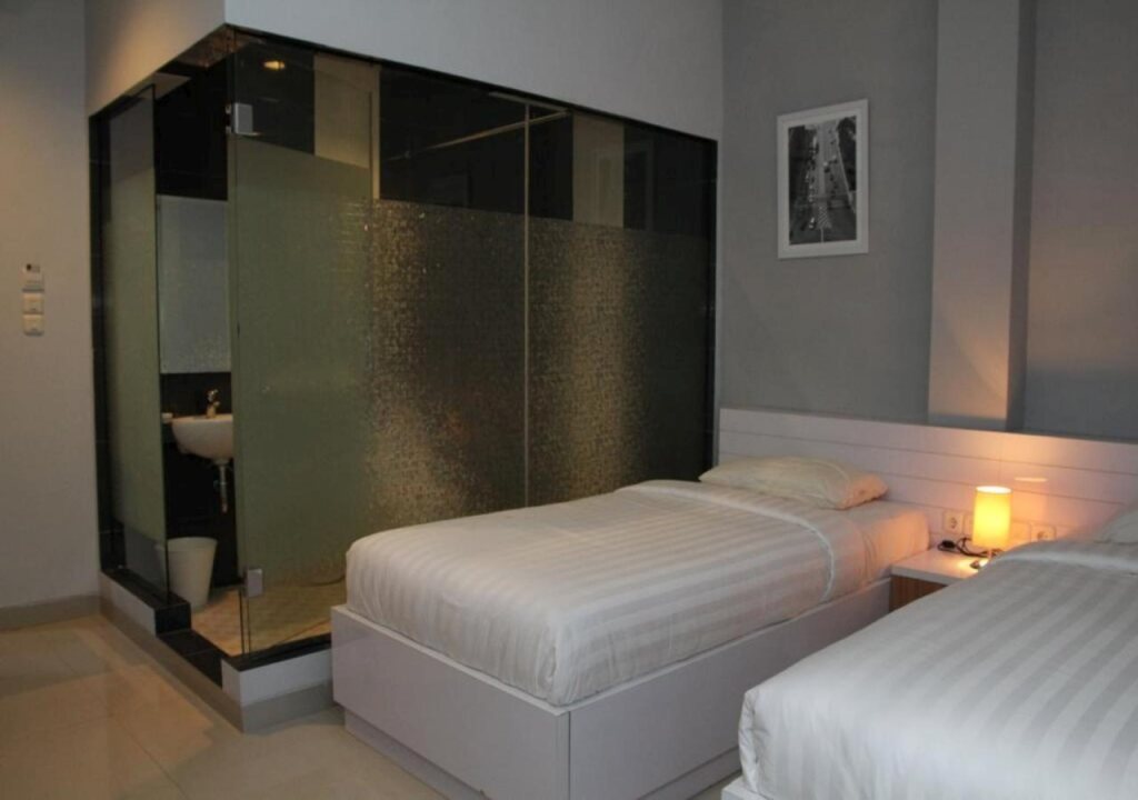 Тангеранг: Joe Hotel