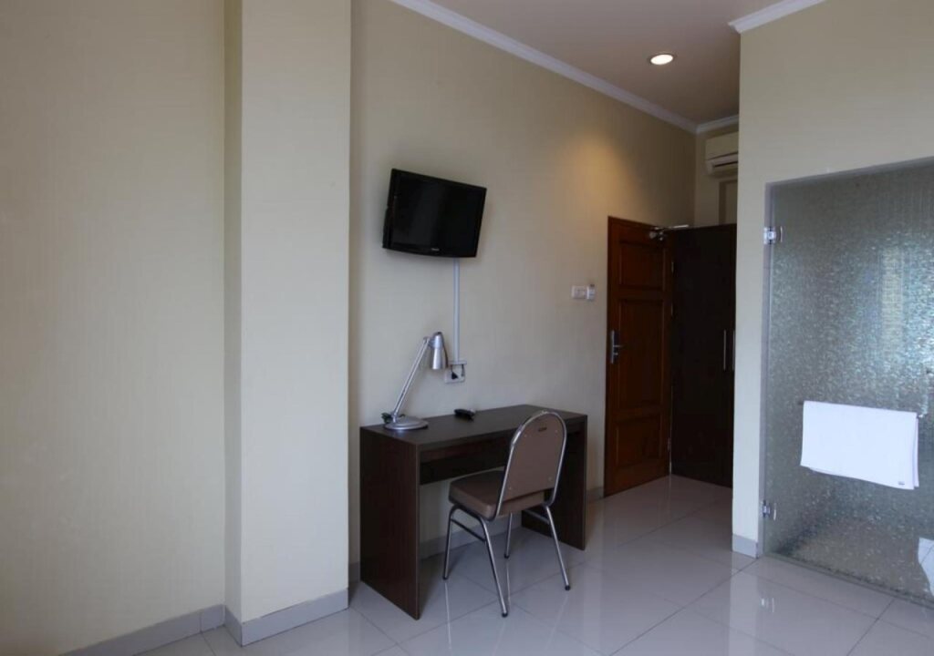 Тангеранг: Joe Hotel