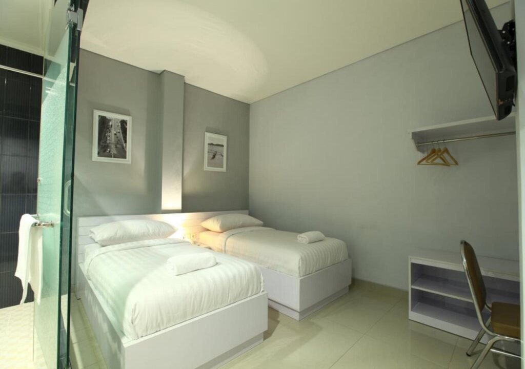 Тангеранг: Joe Hotel