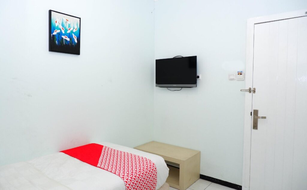 Семаранг: Sky Guesthouse By OYO Rooms