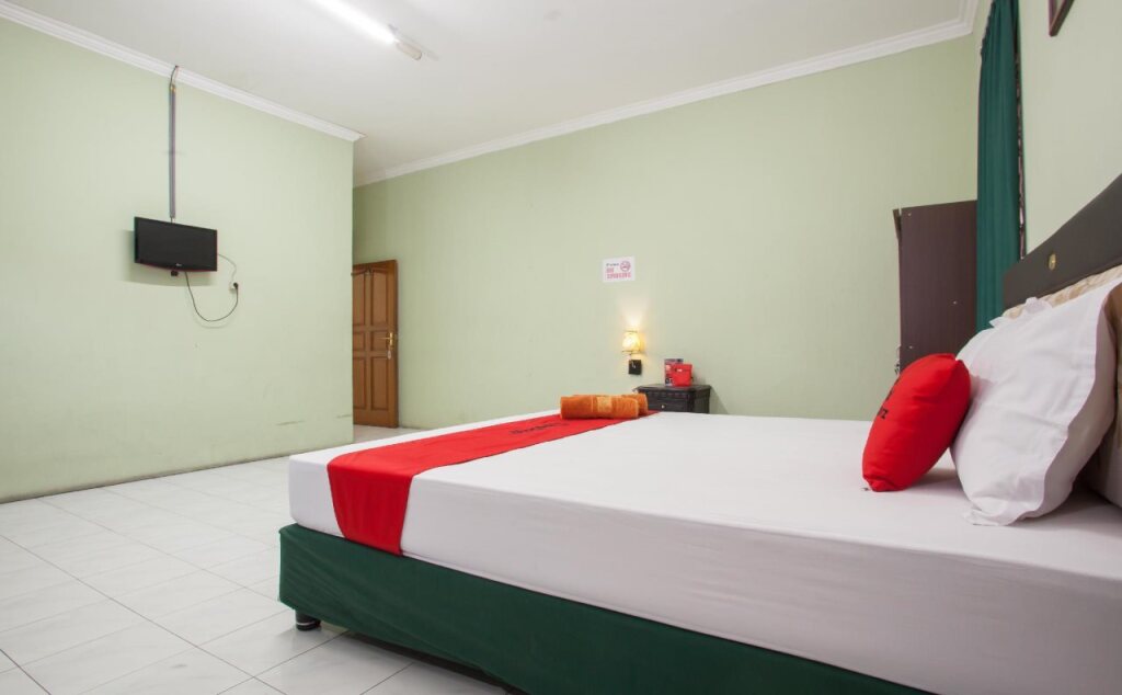 Маланг: Shafira Guesthouse By RedDoorz