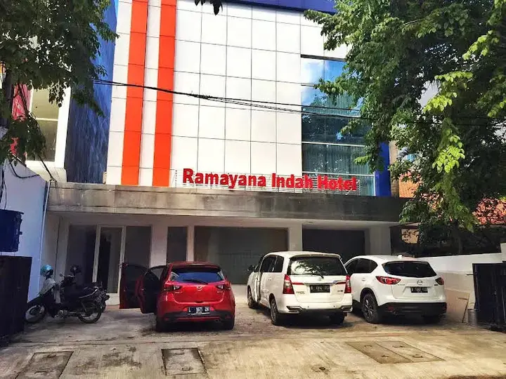 Сурабая: Ramayana Indah Hotel by OYO