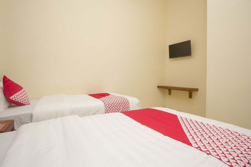 Депок: Annisa Syariah Guest House by Oyo Rooms