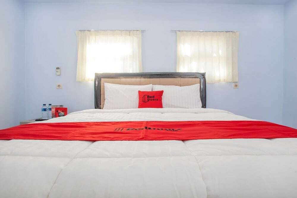 Баньюванги: RedDoorz Near Karangasem Train Station 2