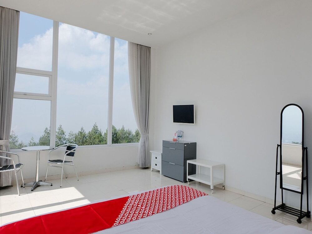 Бату: Villa Bukit Panderman Residende by OYO Rooms